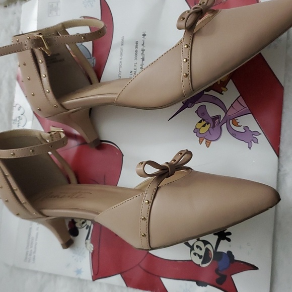 Nanette L. Shoes - Picture 7 of 7